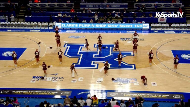 Henderson County Cheer Performs at 2025 Girls Sweet 16
