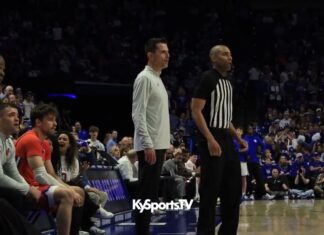 Florida Coach Todd Golden says bye to Kentucky fans in closing moments before Gators win